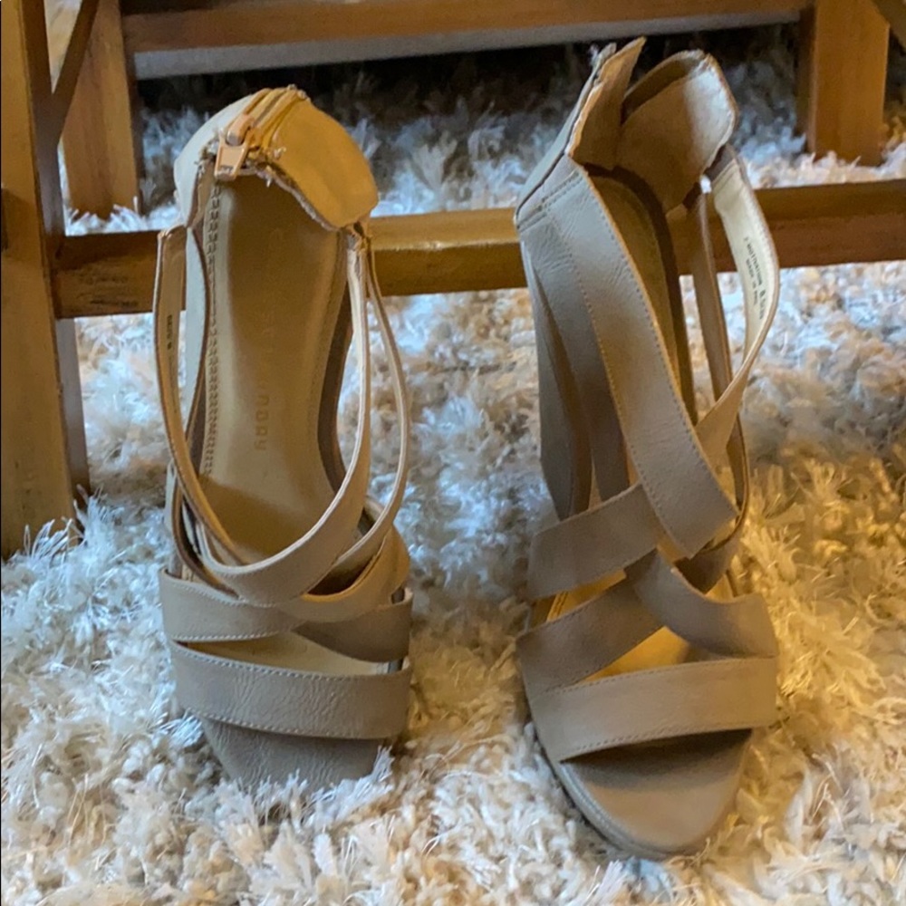 Chinese Laundry tan wedges